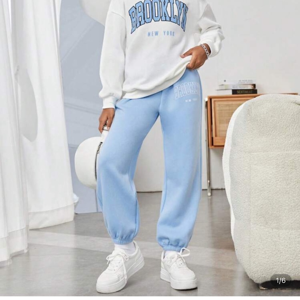 Kids SHEIN White Graphic Sweatshirt & Jogger Set